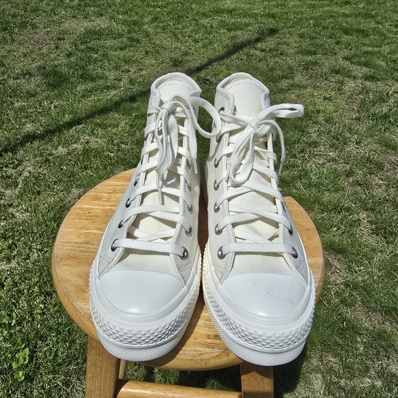 Converse Women's High-Top Sneakers - White With Embroidered Details, Size 8.5 - Picture 2 of 5